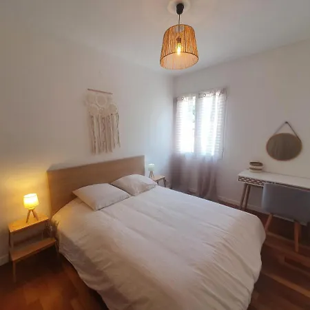 Face A Port, Proche De Toutes Les Commodites, 2 Chambres, 5 Personnes *
