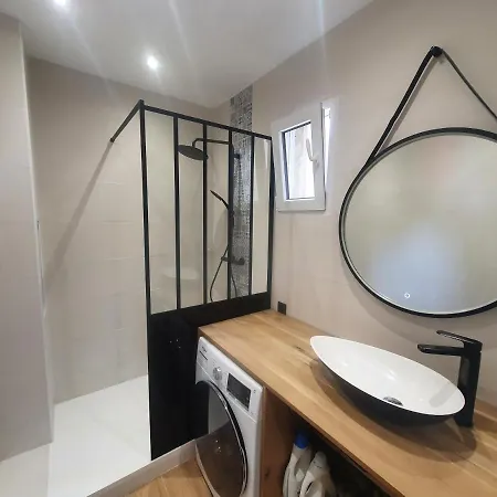 Apartament Face A Port, Proche De Toutes Les Commodites, 2 Chambres, 5 Personnes *